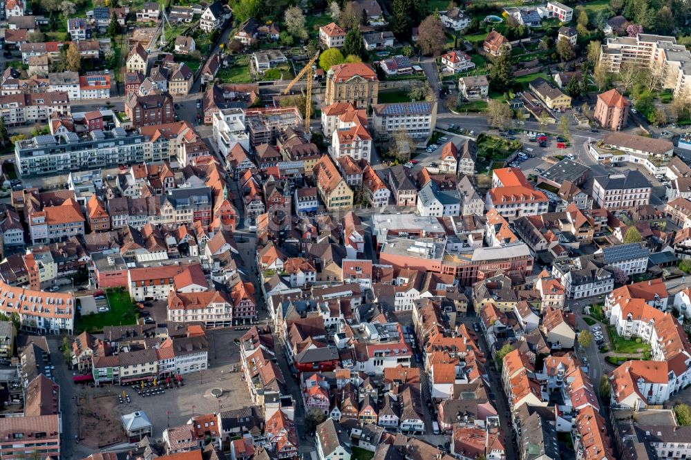 Luftaufnahme Lahr/Schwarzwald - Gesamtübersicht und Stadtgebiet mit Außenbezirken und Innenstadtbereich in Lahr/Schwarzwald im Bundesland Baden-Württemberg, Deutschland