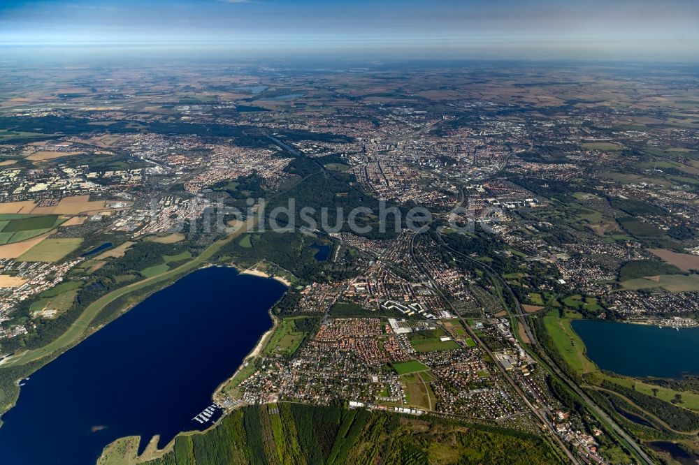 Leipzig von oben - Gesamtübersicht und Stadtgebiet mit Außenbezirken und Innenstadtbereich in Leipzig im Bundesland Sachsen, Deutschland