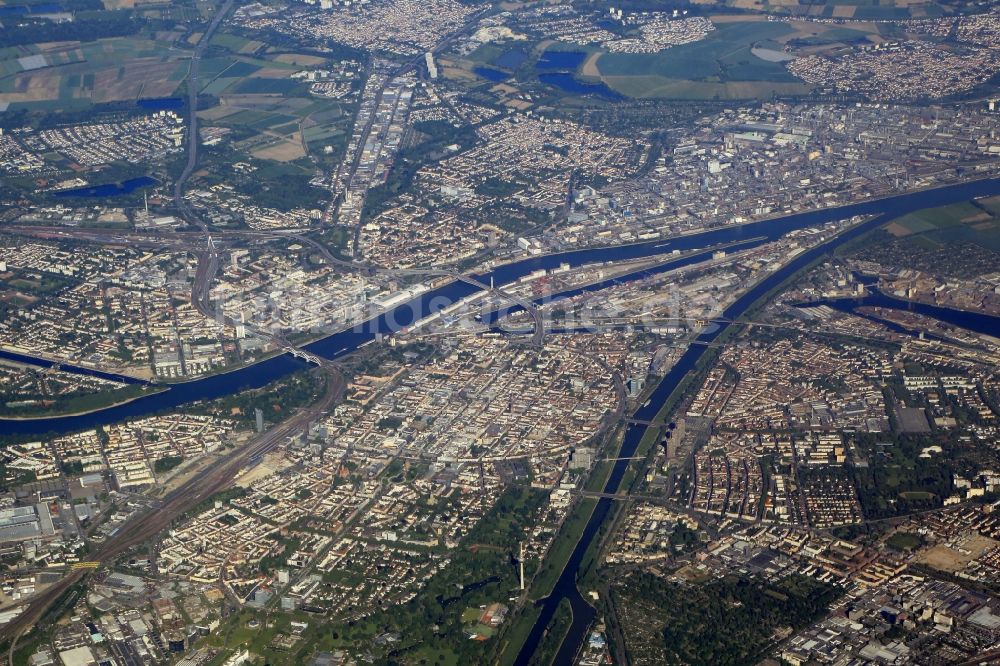 Mannheim von oben - Gesamtübersicht und Stadtgebiet mit Außenbezirken und Innenstadtbereich in Mannheim im Bundesland Baden-Württemberg, Deutschland