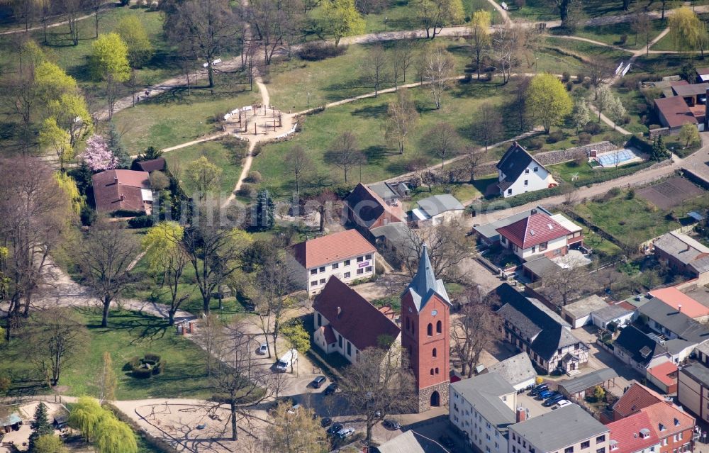 Meyenburg aus der Vogelperspektive: Gesamtübersicht und Stadtgebiet mit Außenbezirken und Innenstadtbereich in Meyenburg im Bundesland Brandenburg, Deutschland