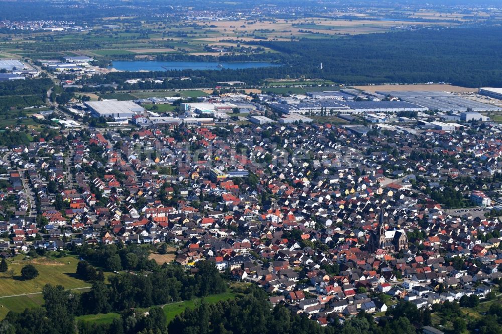 Muggensturm aus der Vogelperspektive: Gesamtübersicht und Stadtgebiet mit Außenbezirken und Innenstadtbereich in Muggensturm im Bundesland Baden-Württemberg, Deutschland