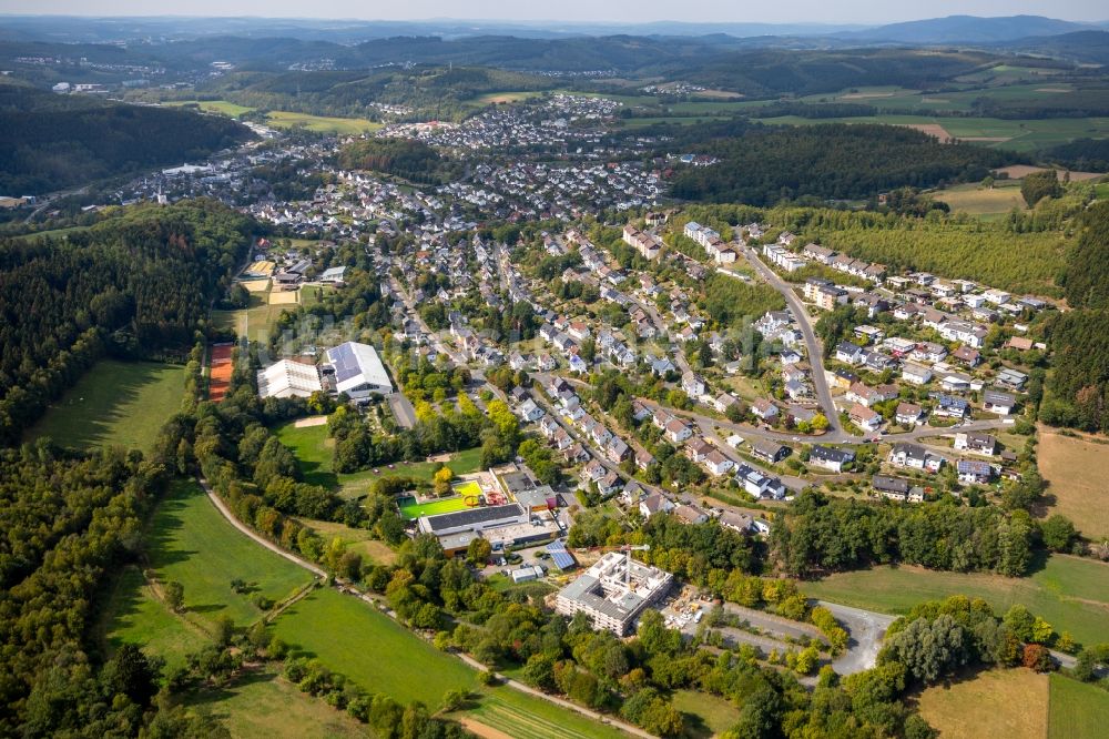 Netphen aus der Vogelperspektive: Gesamtübersicht und Stadtgebiet mit Außenbezirken und Innenstadtbereich in Netphen im Bundesland Nordrhein-Westfalen, Deutschland