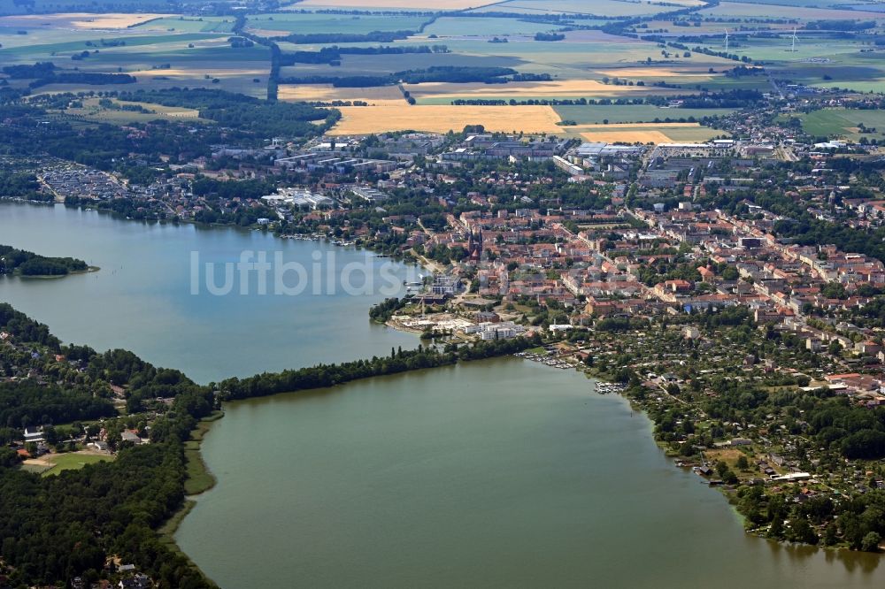 Luftbild Neuruppin - Gesamtübersicht und Stadtgebiet mit Außenbezirken und Innenstadtbereich in Neuruppin im Bundesland Brandenburg, Deutschland