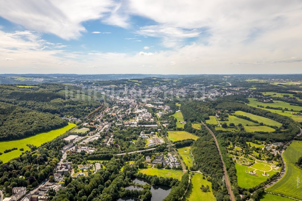 Gevelsberg aus der Vogelperspektive: Gesamtübersicht und Stadtgebiet mit Außenbezirken und Innenstadtbereich im Ortsteil Gevelsberg in Gevelsberg im Bundesland Nordrhein-Westfalen - NRW, Deutschland