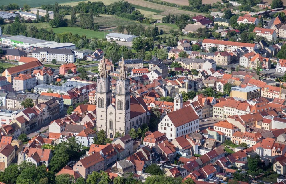 Oschatz von oben - Gesamtübersicht und Stadtgebiet mit Außenbezirken und Innenstadtbereich in Oschatz im Bundesland Sachsen, Deutschland