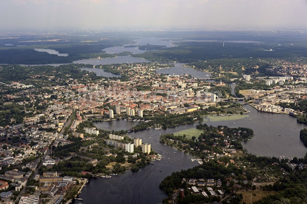 Potsdam von oben - Gesamtübersicht und Stadtgebiet mit Außenbezirken und Innenstadtbereich in Potsdam im Bundesland Brandenburg, Deutschland