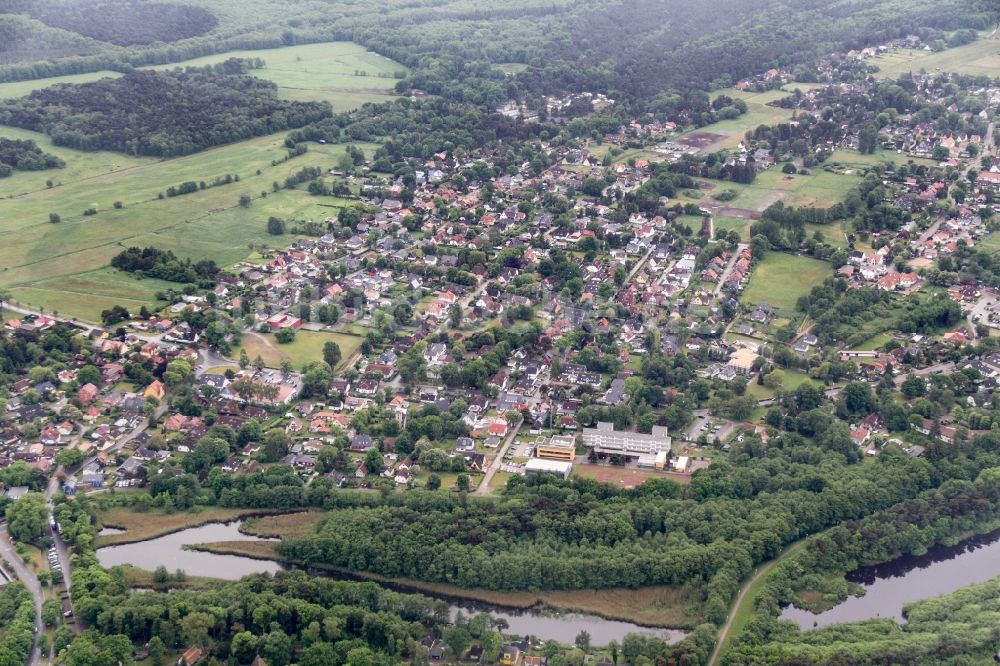 Prerow aus der Vogelperspektive: Gesamtübersicht und Stadtgebiet mit Außenbezirken und Innenstadtbereich in Prerow im Bundesland Mecklenburg-Vorpommern, Deutschland