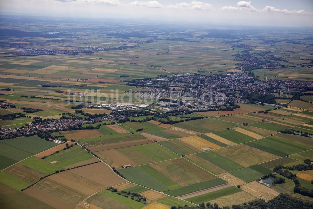 Schwabmünchen von oben - Gesamtübersicht und Stadtgebiet mit Außenbezirken und Innenstadtbereich in Schwabmünchen im Bundesland Bayern, Deutschland