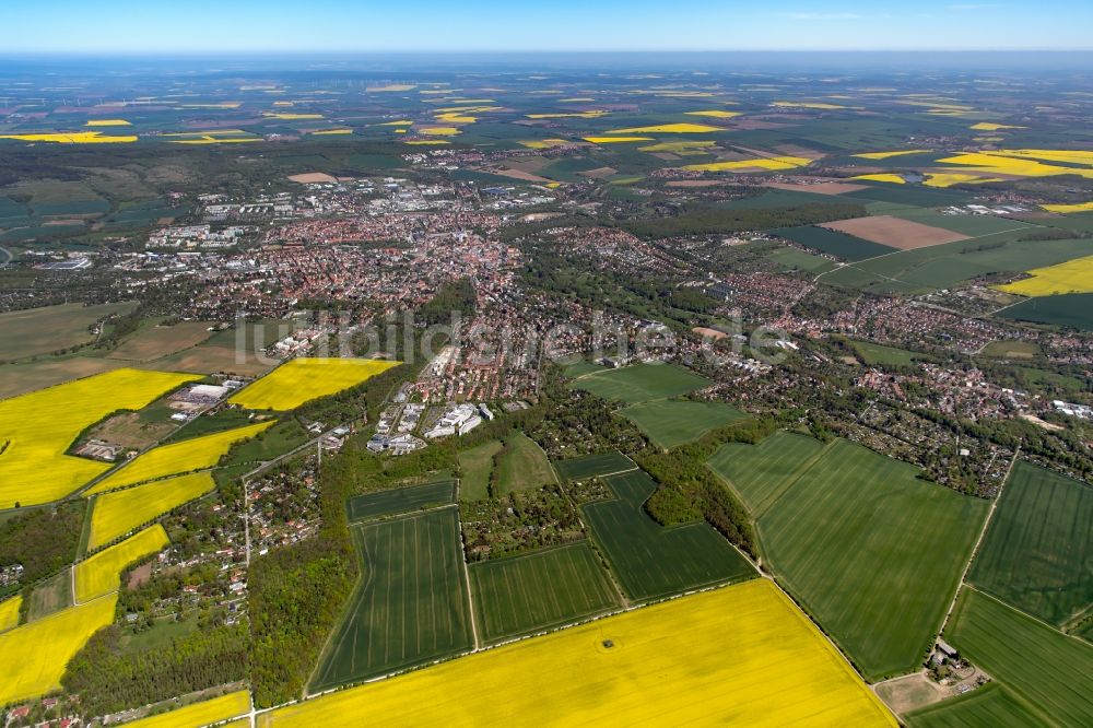 Luftaufnahme Weimar - Gesamtübersicht und Stadtgebiet mit Außenbezirken und Innenstadtbereich in Weimar im Bundesland Thüringen, Deutschland