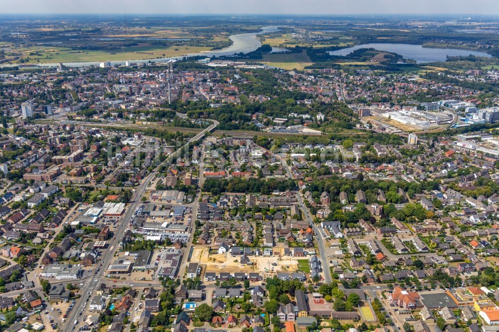 Luftaufnahme Wesel - Gesamtübersicht und Stadtgebiet mit Außenbezirken und Innenstadtbereich in Wesel im Bundesland Nordrhein-Westfalen, Deutschland