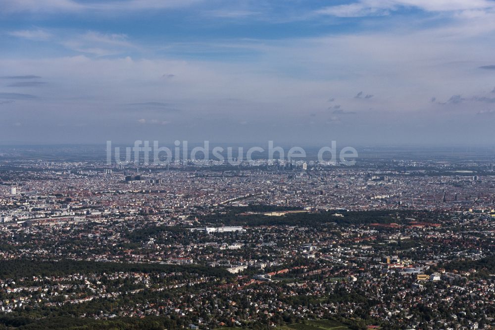 Luftbild Wien - Gesamtübersicht und Stadtgebiet mit Außenbezirken und Innenstadtbereich in Wien in Österreich