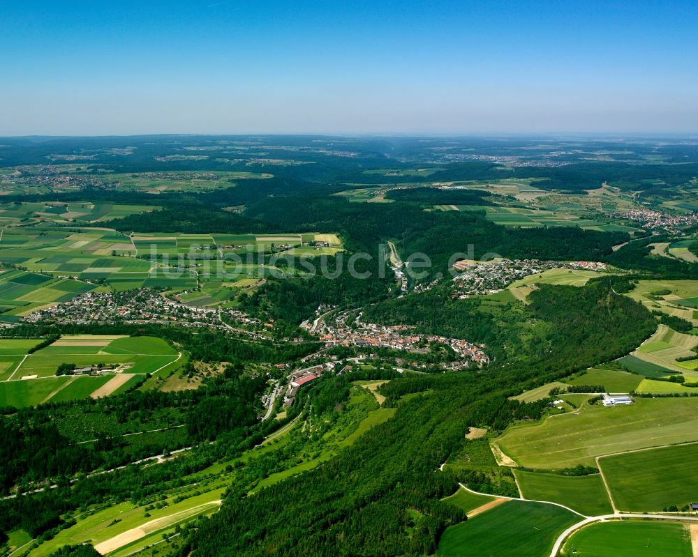 Luftaufnahme Wildberg - Gesamtübersicht und Stadtgebiet mit Außenbezirken und Innenstadtbereich in Wildberg im Bundesland Baden-Württemberg, Deutschland