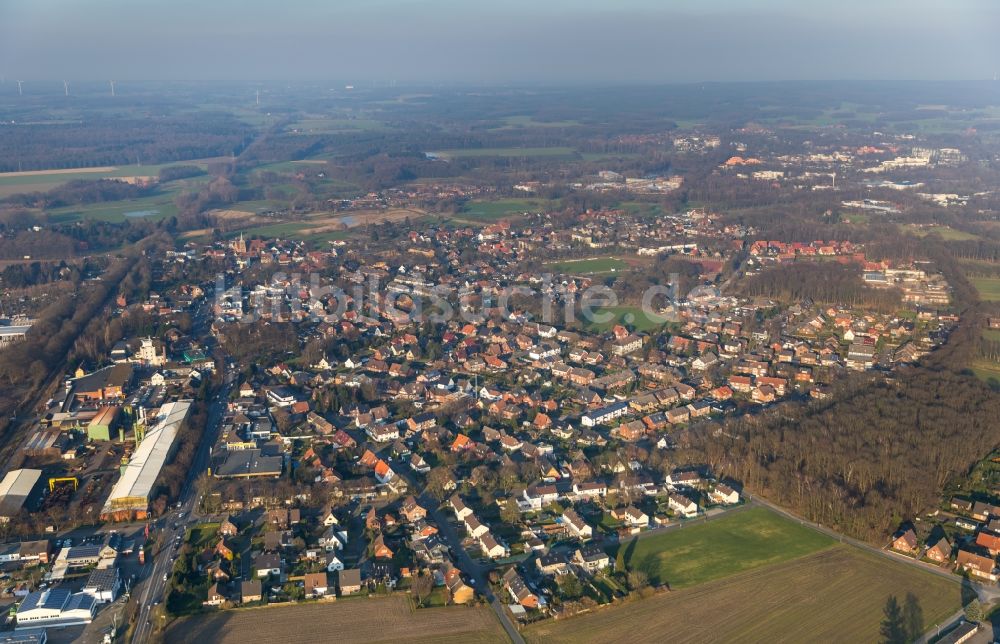 Wulfen aus der Vogelperspektive: Gesamtübersicht und Stadtgebiet mit Außenbezirken und Innenstadtbereich in Wulfen im Bundesland Nordrhein-Westfalen, Deutschland