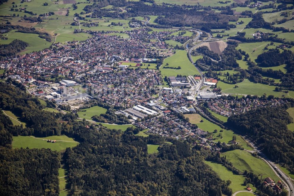 Peißenberg von oben - Gesamtübersicht und Stadtgebiet mit Außenbezirken in Markt Peißenberg im Bundesland Bayern, Deutschland