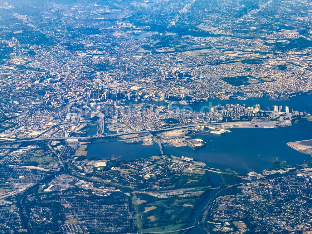 Baltimore aus der Vogelperspektive: Gesamtübersicht des Stadtgebietes in Baltimore in Maryland, USA