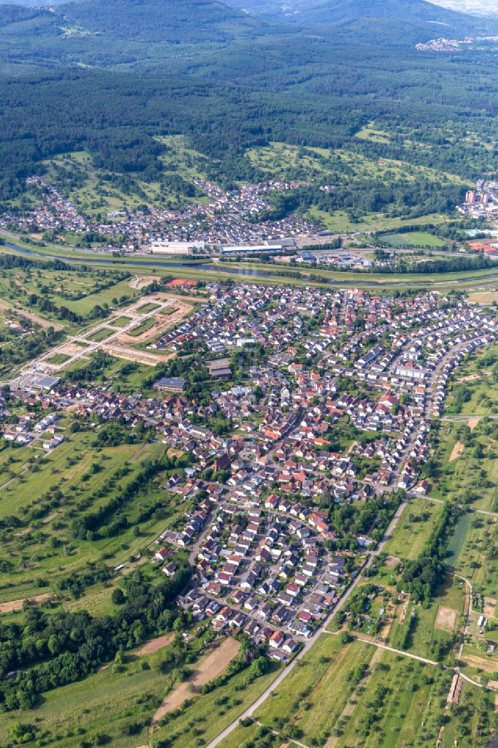 Luftbild Bischweier - Gesamtübersicht des Stadtgebietes in Bischweier im Bundesland Baden-Württemberg, Deutschland