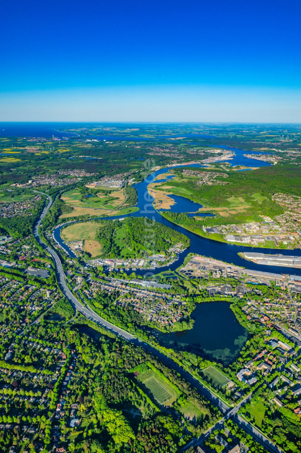 Lübeck von oben - Gesamtübersicht des Stadtgebietes in Lübeck, Bad Schwartau im Bundesland Schleswig-Holstein, Deutschland