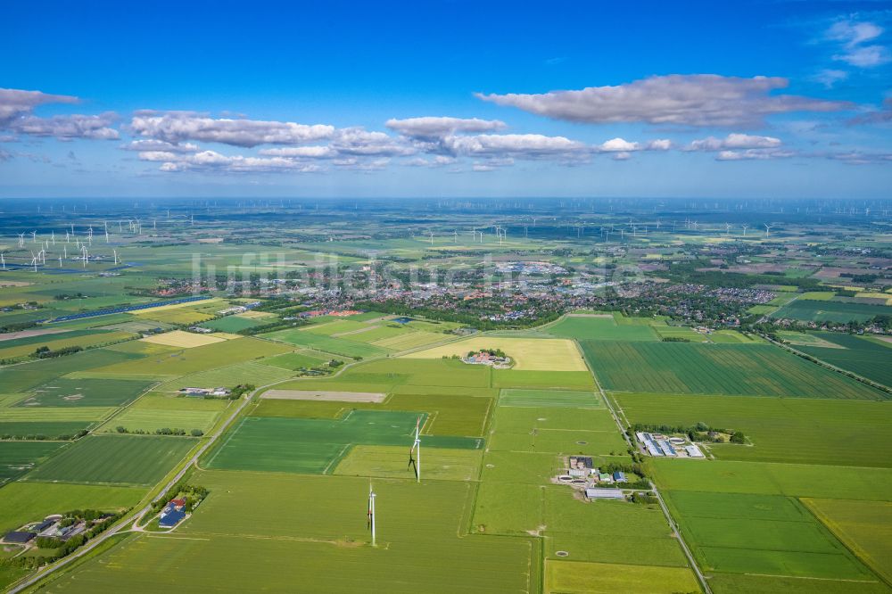 Niebüll aus der Vogelperspektive: Gesamtübersicht des Stadtgebietes in Niebüll im Bundesland Schleswig-Holstein, Deutschland