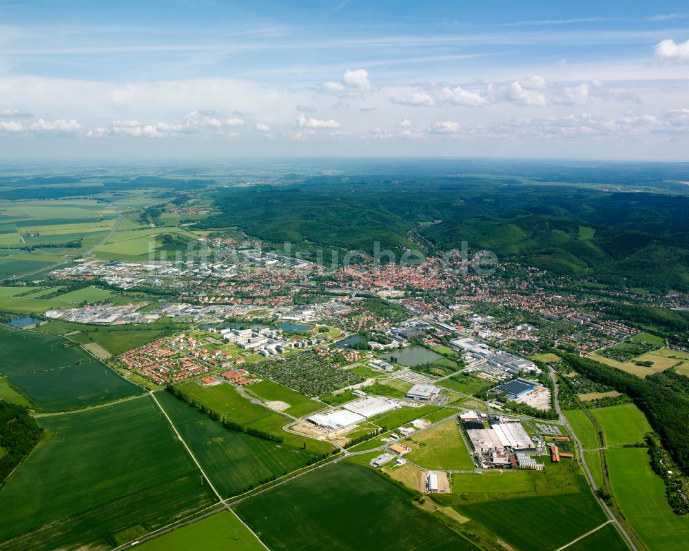 Luftaufnahme Wernigerode - Gesamtübersicht des Stadtgebietes in Wernigerode im Bundesland Sachsen-Anhalt, Deutschland