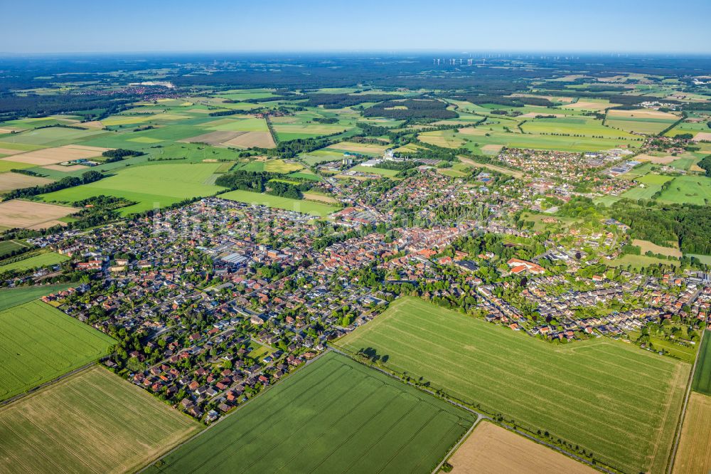 Wittingen von oben - Gesamtübersicht des Stadtgebietes in Wittingen im Bundesland Niedersachsen, Deutschland