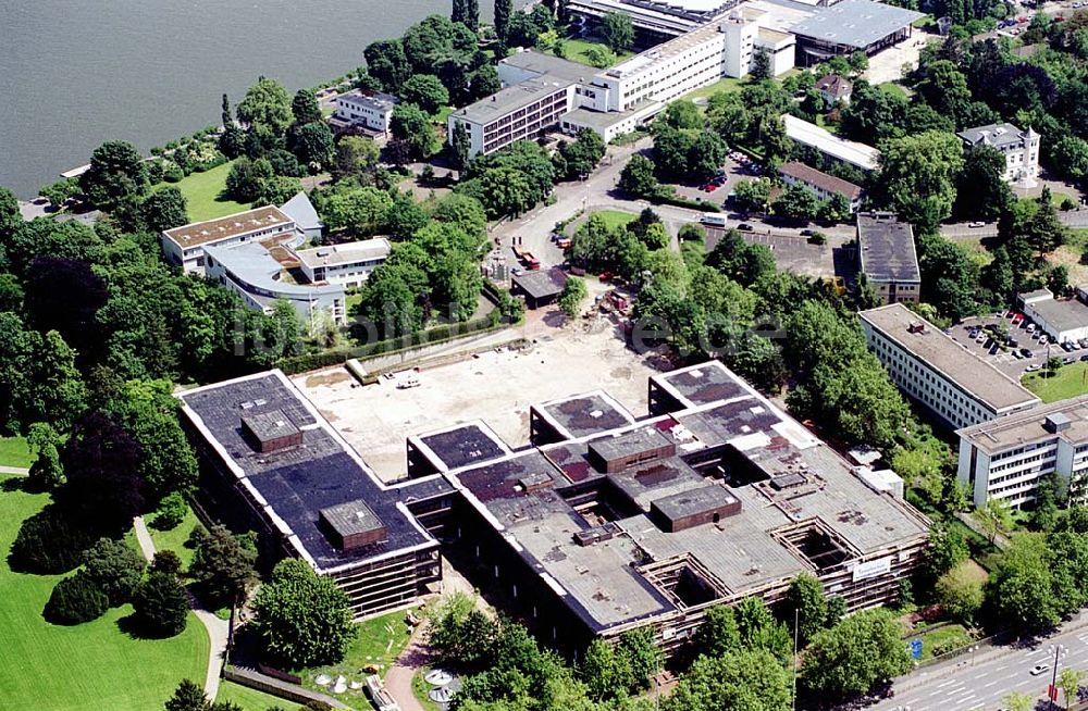 Bonn aus der Vogelperspektive: Geschäftshaus- und Büroneubau am Stadtzentrum von Bonn. Datum: 26.05.03