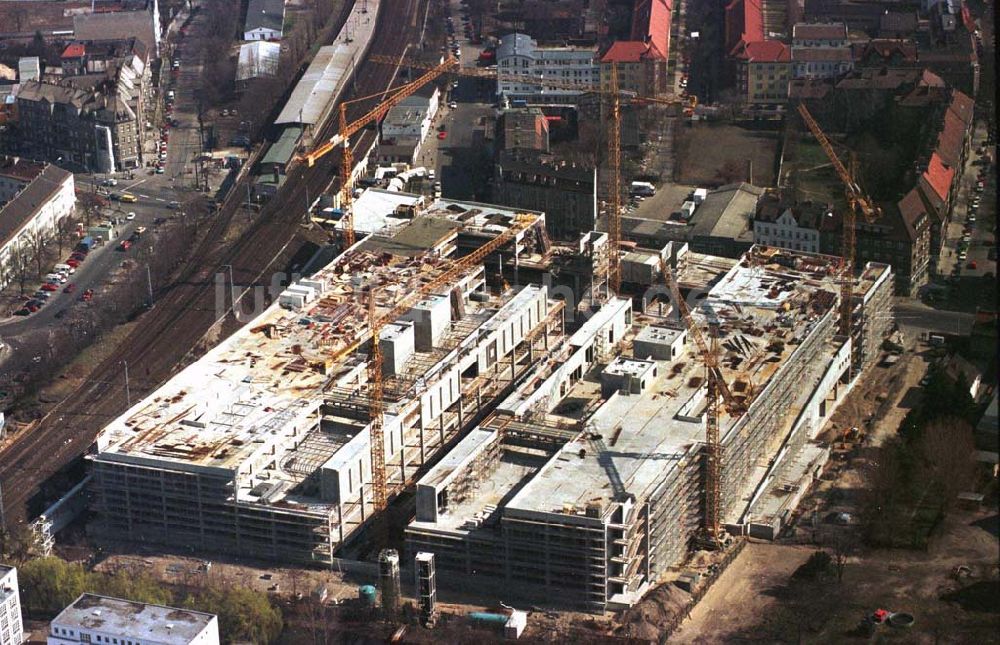 Berlin - Köpenick von oben - Geschäftshausbau Forum Köpenick am S-Bahnhof Berlin - Köpenick