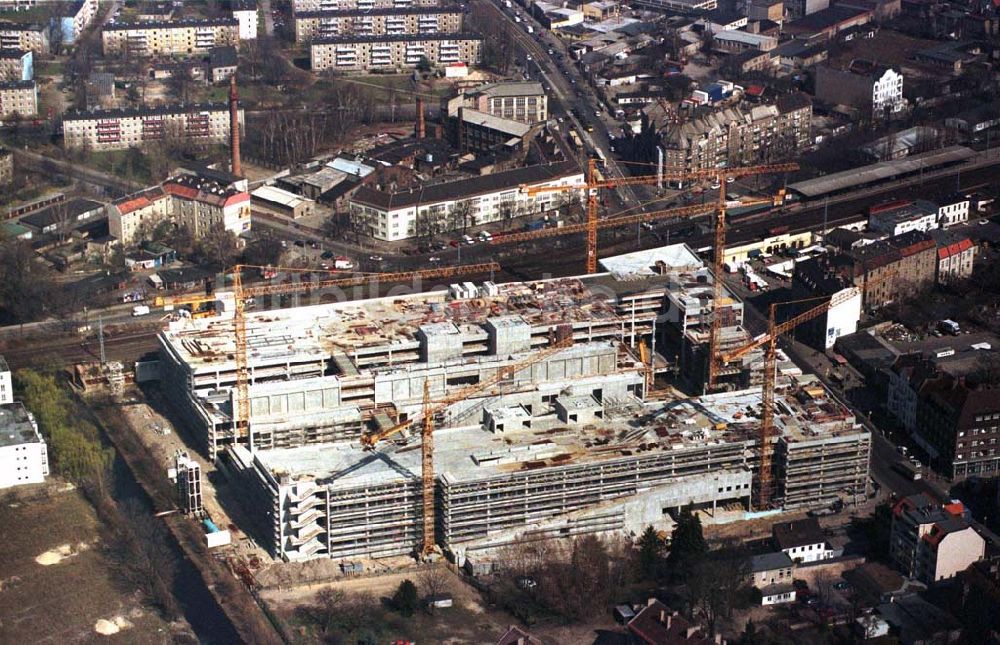 Berlin - Köpenick von oben - Geschäftshausbau Forum Köpenick am S-Bahnhof Berlin - Köpenick