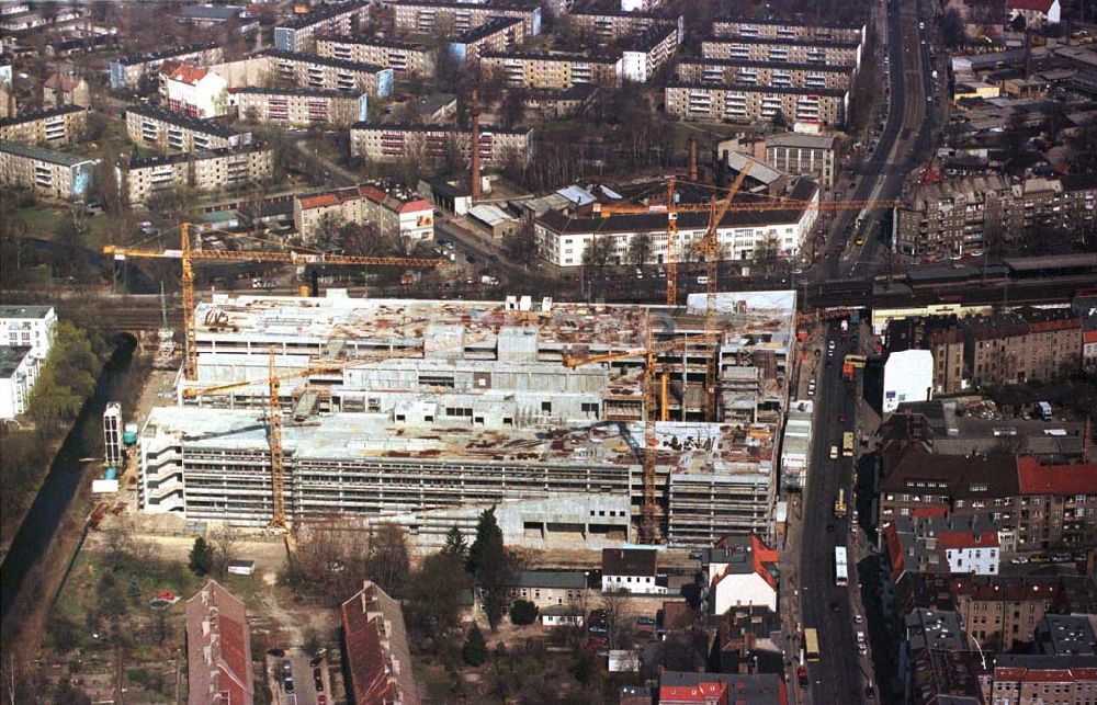 Berlin - Köpenick aus der Vogelperspektive: Geschäftshausbau Forum Köpenick am S-Bahnhof Berlin - Köpenick