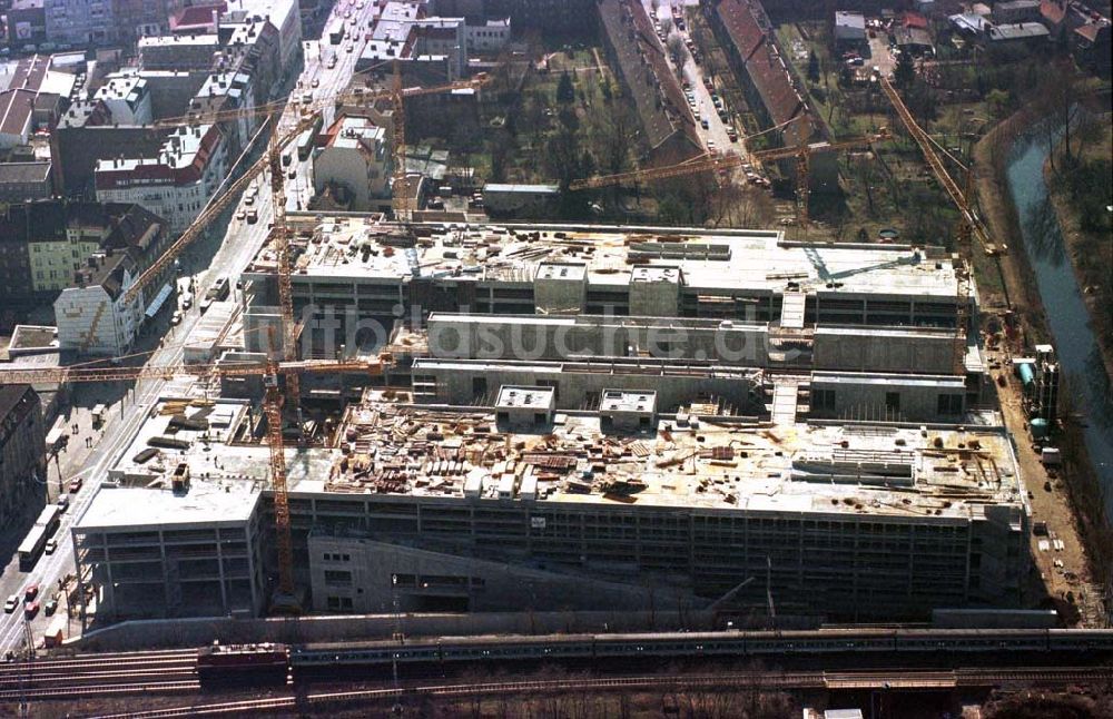 Berlin - Köpenick von oben - Geschäftshausbau Forum Köpenick am S-Bahnhof Berlin - Köpenick