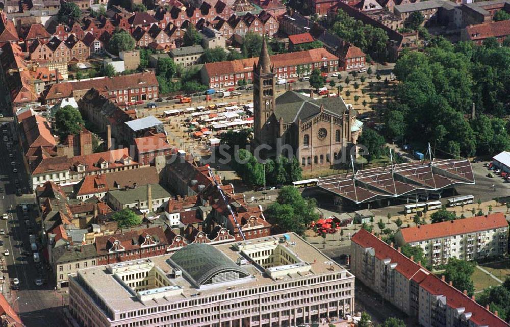 Potsdam aus der Vogelperspektive: Geschäftshausbau am Holländerviertel in Potsdam.