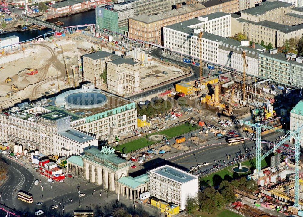 Luftbild Berlin - Geschäftshausbau am Pariser Platz / Brandenburger Tor in Berlin-Mitte.