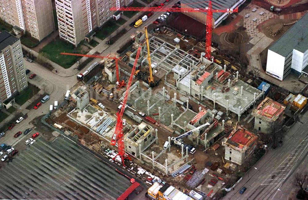 Luftaufnahme Berlin - Geschäftshausbau Storchenhof an der Hauptstraße in Hohenschönhausen