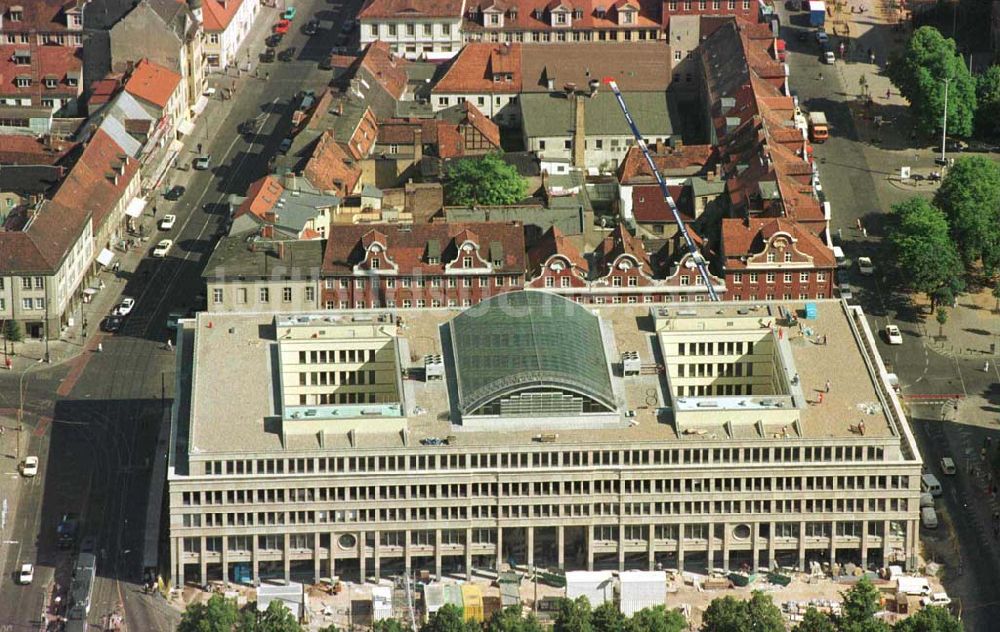 Potsdam von oben - Geschäftshausbau Wilhelmsgalerieam Holländerviertel in Potsdam.