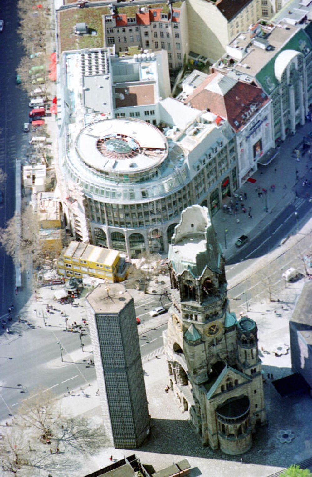 Berlin aus der Vogelperspektive: Geschäftshausumbau Breitscheidplatz in Berlin-Charlottenburg.