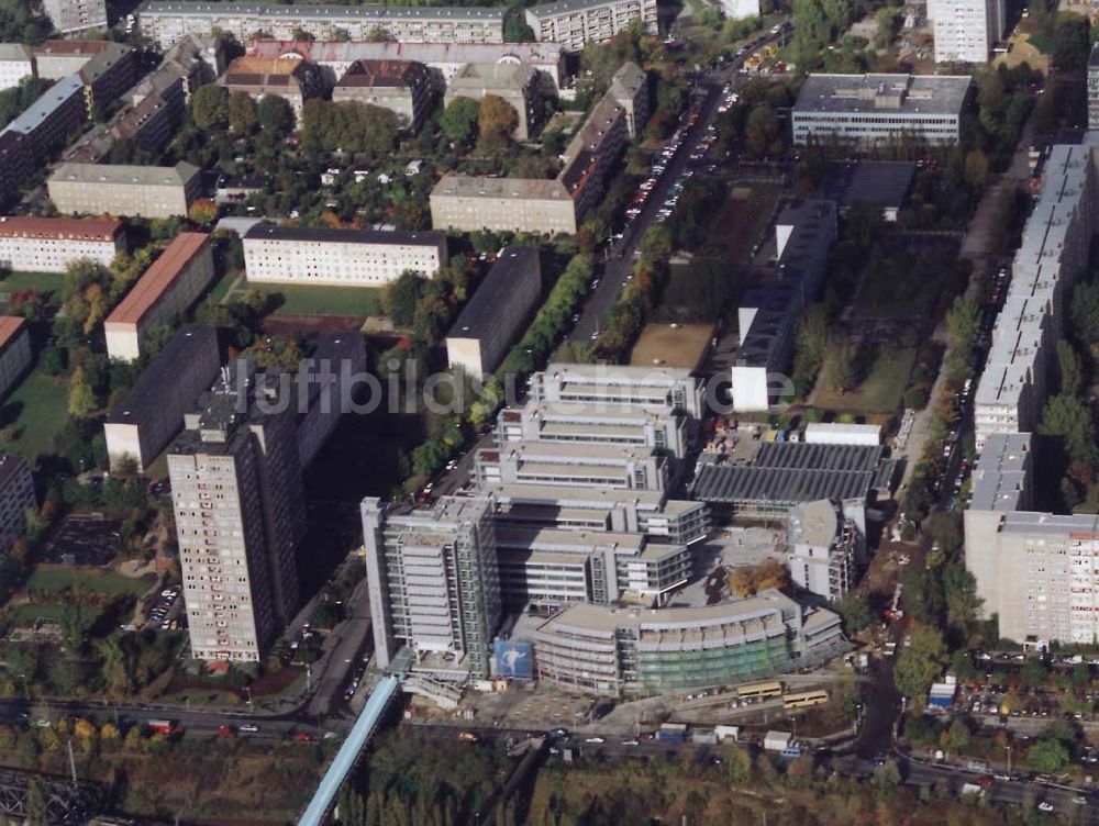 Berlin - Lichtenberg von oben - Geschäftszentrum Storkower Bogen an der Storkower Straße in Berlin - Lichtenberg