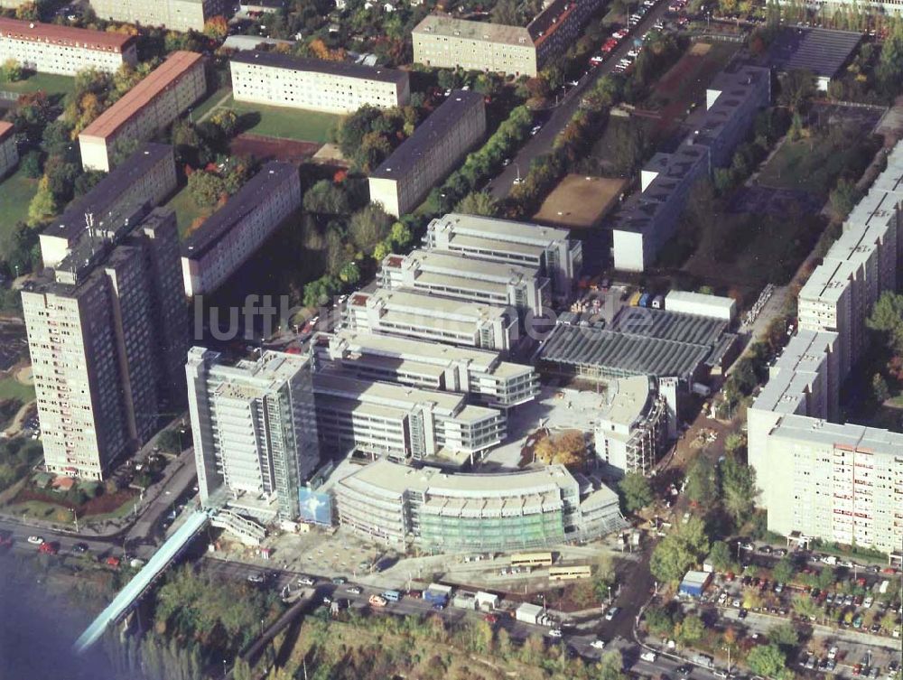 Berlin - Lichtenberg aus der Vogelperspektive: Geschäftszentrum Storkower Bogen an der Storkower Straße in Berlin - Lichtenberg