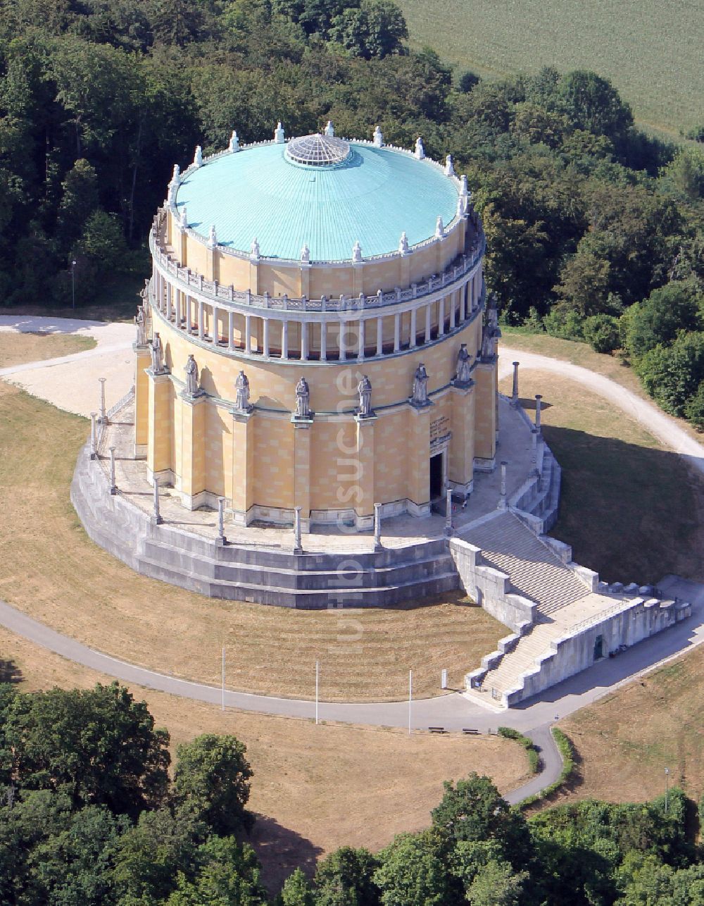 Kelheim aus der Vogelperspektive: Geschichts- Denkmal Befreiungshalle Kelheim im Ortsteil Hohenpfahl in Kelheim im Bundesland Bayern, Deutschland