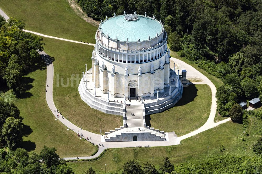 Kelheim aus der Vogelperspektive: Geschichts- Denkmal Befreiungshalle Kelheim im Ortsteil Hohenpfahl in Kelheim im Bundesland Bayern, Deutschland