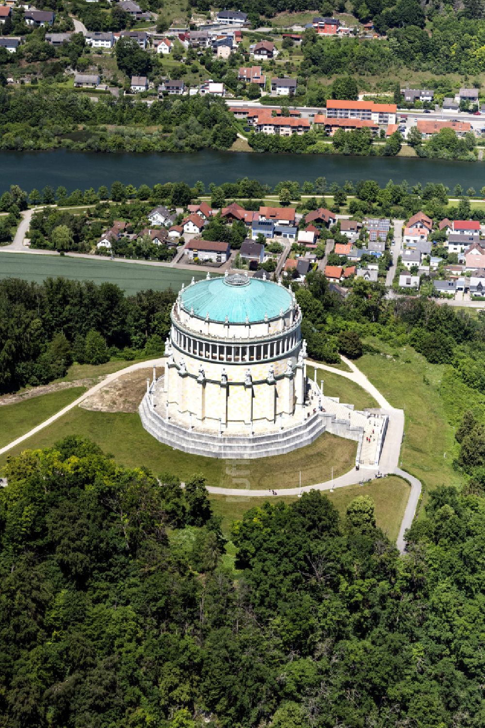 Luftaufnahme Kelheim - Geschichts- Denkmal Befreiungshalle Kelheim im Ortsteil Hohenpfahl in Kelheim im Bundesland Bayern, Deutschland