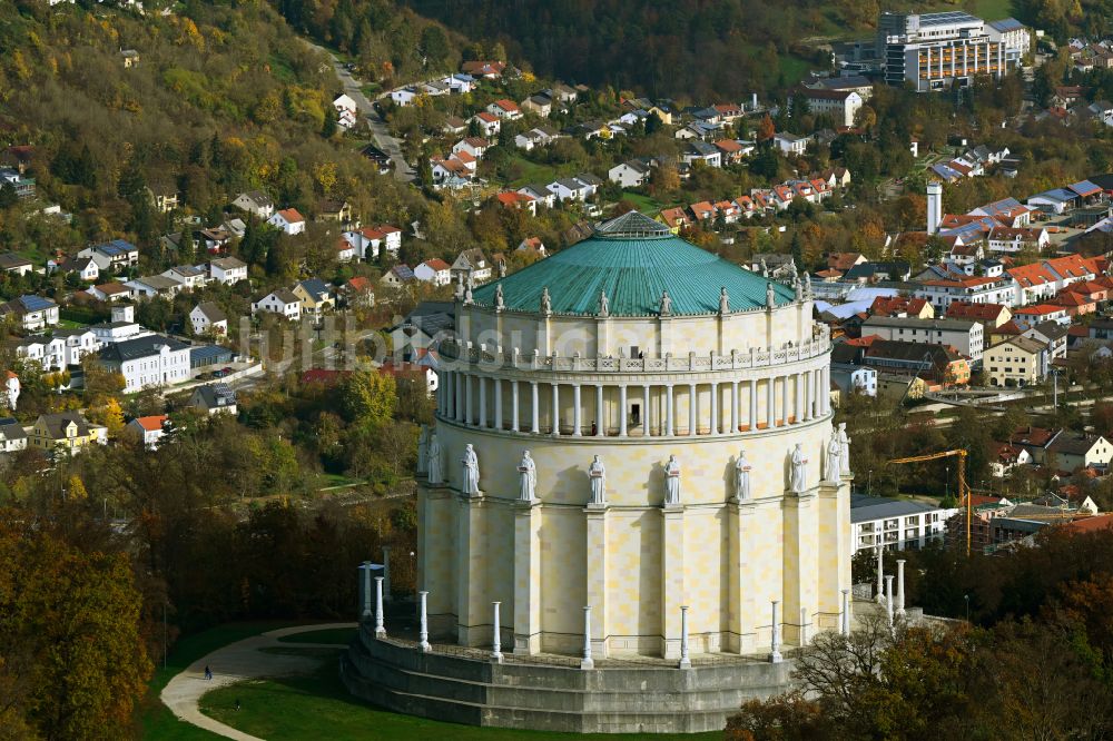 Luftaufnahme Kelheim - Geschichts- Denkmal Befreiungshalle Kelheim im Ortsteil Hohenpfahl in Kelheim im Bundesland Bayern, Deutschland