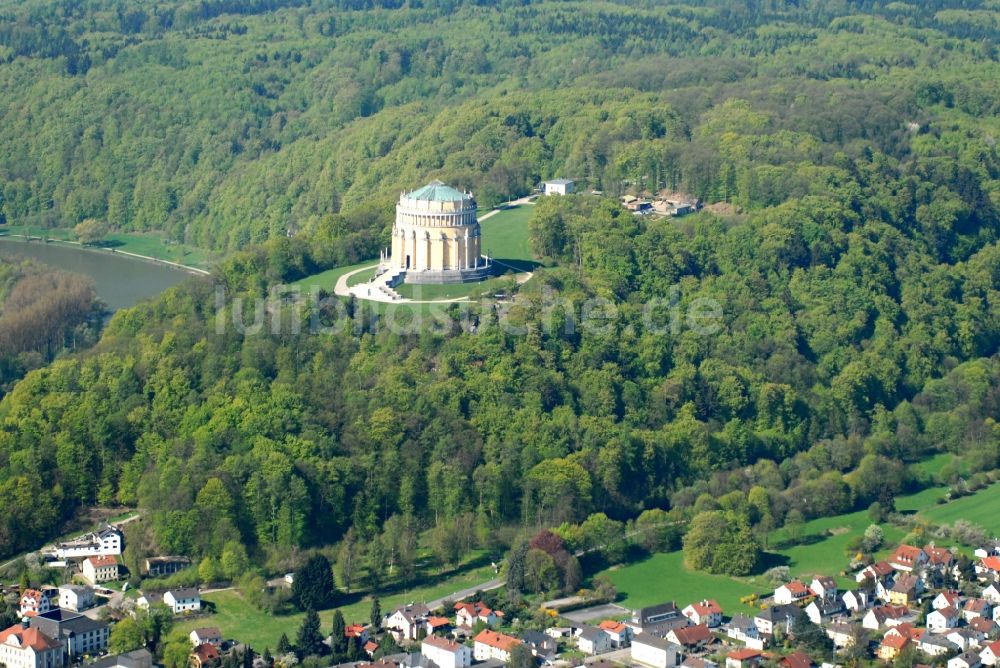 Luftaufnahme Kelheim - Geschichts- Denkmal Befreiungshalle Kelheim im Ortsteil Hohenpfahl in Kelheim im Bundesland Bayern, Deutschland