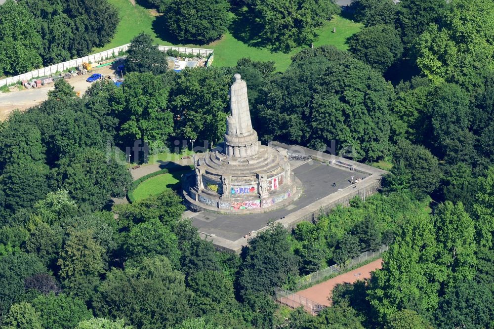 Hamburg von oben - Geschichts- Denkmal Bismarck-Denkmal Alter Elbpark in Hamburg