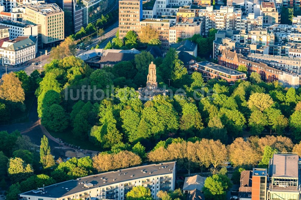 Luftaufnahme Hamburg - Geschichts- Denkmal Bismarck-Denkmal Alter Elbpark in Hamburg