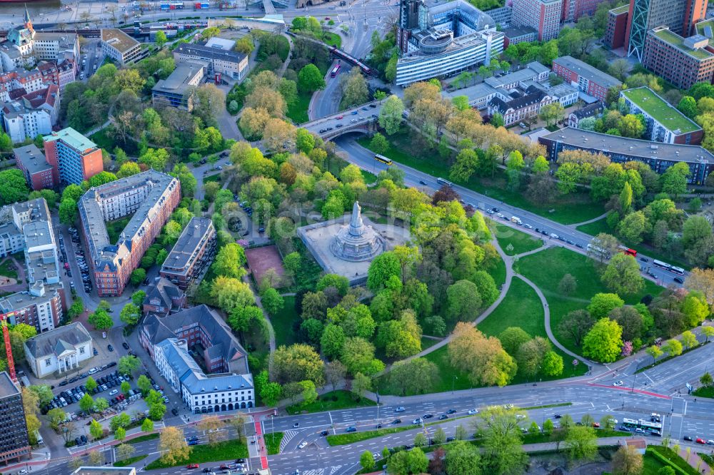 Hamburg aus der Vogelperspektive: Geschichts- Denkmal Bismarck-Denkmal in Hamburg, Deutschland