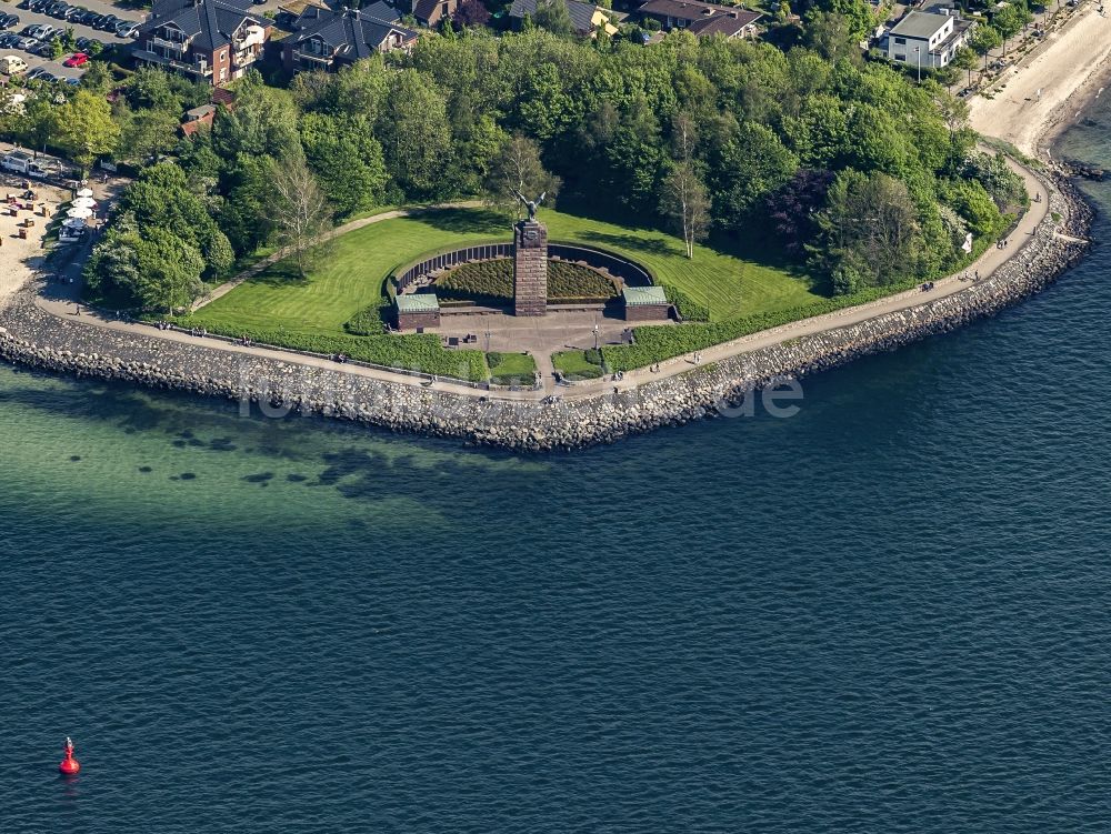 Heikendorf von oben - Geschichts- Denkmal U-Boot Ehrenmal im Ortsteil Möltenort in Heikendorf im Bundesland Schleswig-Holstein, Deutschland