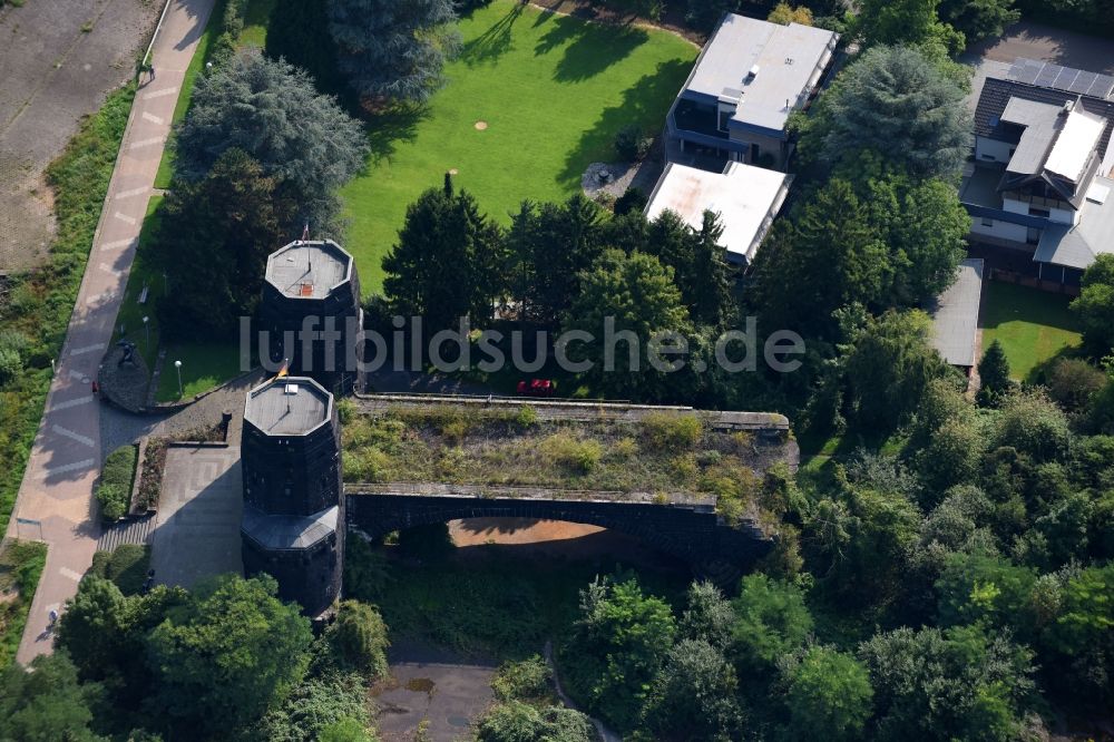 Remagen aus der Vogelperspektive: Geschichts- Denkmal Brücke von Remagen in Remagen im Bundesland Rheinland-Pfalz, Deutschland