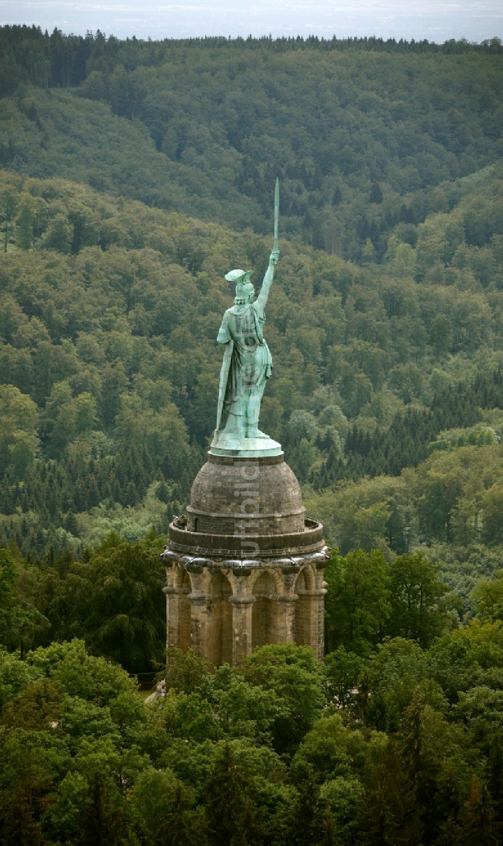 Detmold von oben - Geschichts- Denkmal Hermannsdenkmal im Teuteburger Wald in Detmold im Bundesland Nordrhein-Westfalen