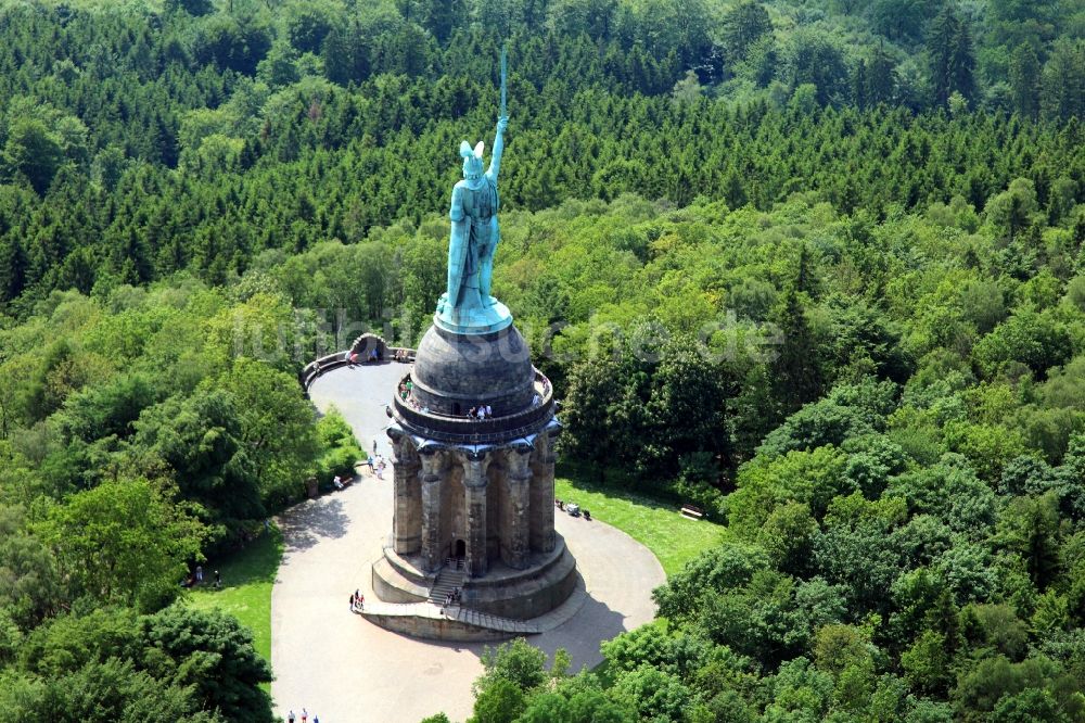 Detmold von oben - Geschichts- Denkmal Hermannsdenkmal im Teuteburger Wald in Detmold im Bundesland Nordrhein-Westfalen