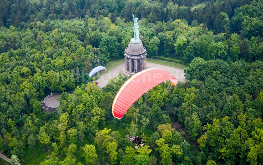 Detmold von oben - Geschichts- Denkmal Hermannsdenkmal im Teuteburger Wald in Detmold im Bundesland Nordrhein-Westfalen