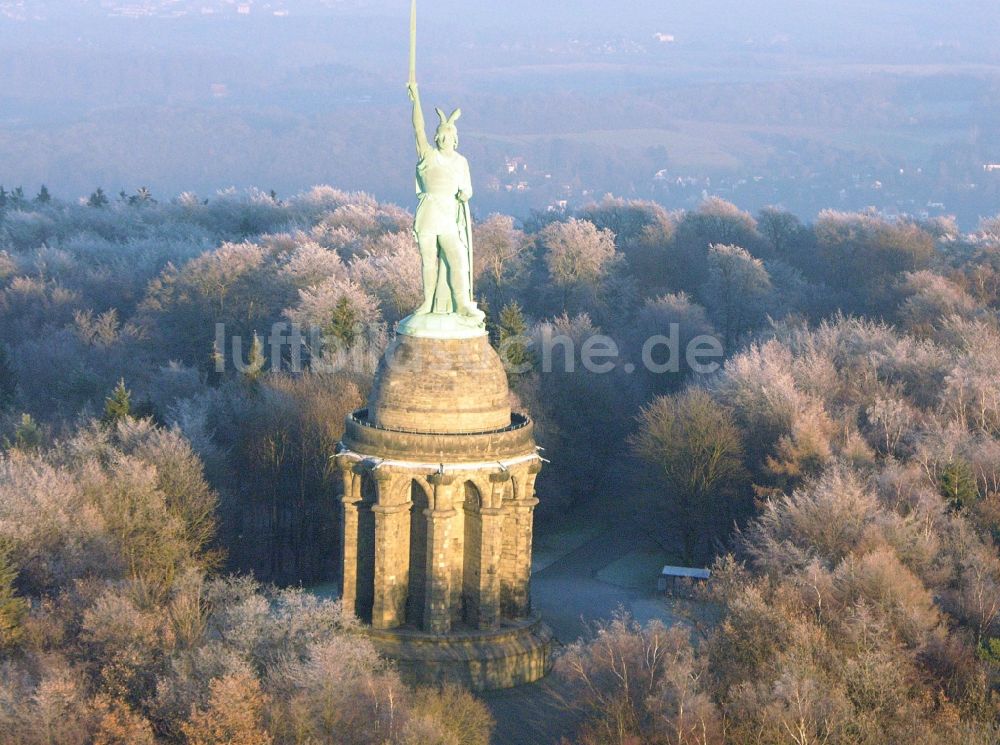 Detmold von oben - Geschichts- Denkmal Hermannsdenkmal im Teuteburger Wald in Detmold im Bundesland Nordrhein-Westfalen